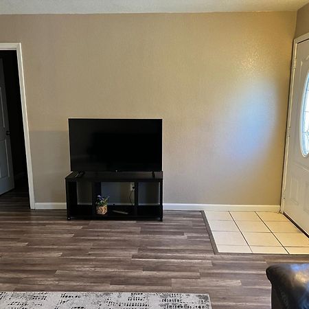 Quiet 1Bed,1Bath Condo With Free Parking フレズノ エクステリア 写真