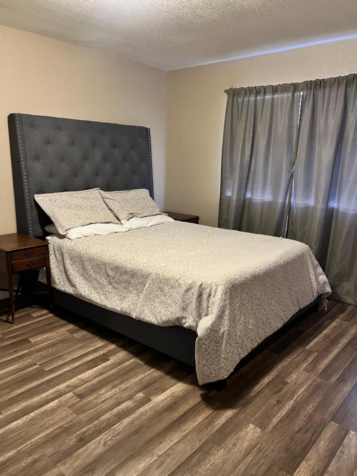 Quiet 1Bed,1Bath Condo With Free Parking フレズノ エクステリア 写真